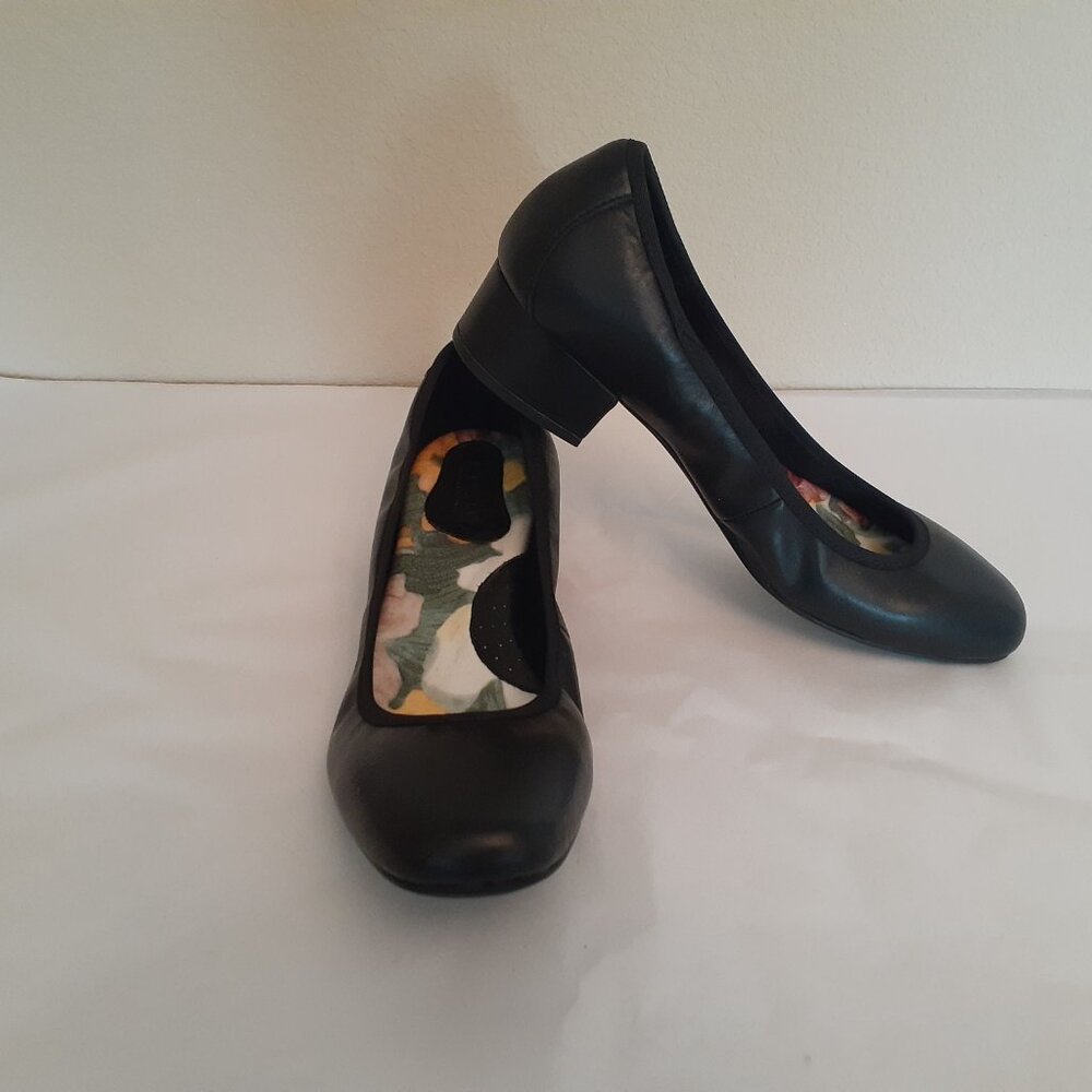 Born Paula Leather Block Heel Pump
